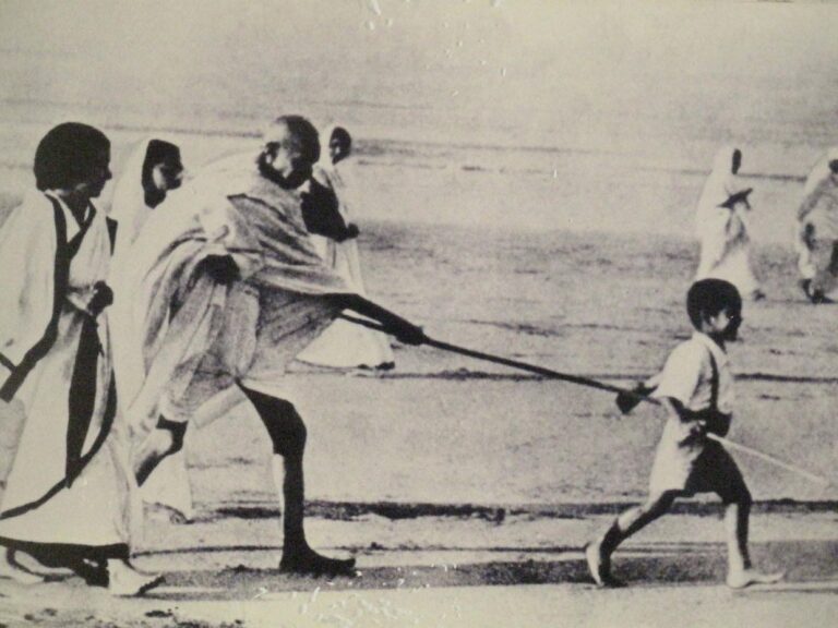 Gandhi से बड़ा ट्रेवल इन्फ्लुएंसर कोई नहीं!
